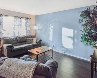 Cozy 3 King Quiet Neighborhood - Littleton - Living room