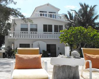 Welcome To Flying Cloud Beach Hotel - Xcalak - Outdoors view