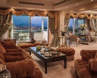 Rome Cavalieri, A Waldorf Astoria Hotel - Rome - Living room