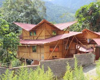 Comfortable cabin, with diverse landscapes and the spectacular Santodomingo river - Cocorná - Edifício