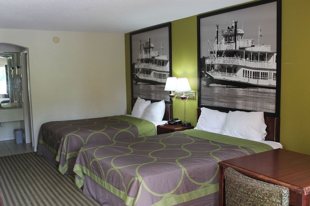 Bedroom view of Howard Johnson Vicksburg