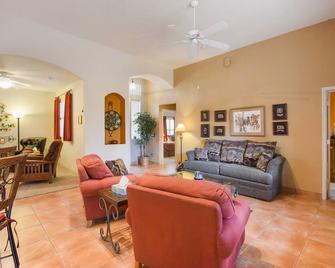 Running Coyote - Oro Valley - Living room