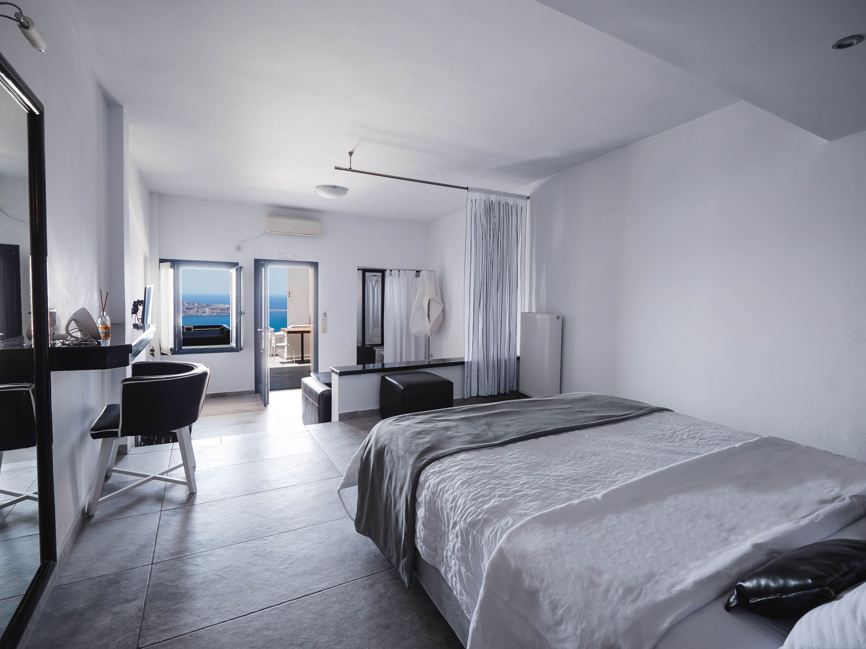 Galaxy Suites & Villas - פירה