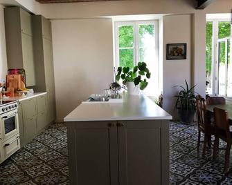 Charming mansion in the Fontainebleau forest - La Chapelle-la-Reine - Cocina