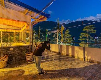 The Hosteller Mcleodganj, Mall Road - Dharamshala - Balcón