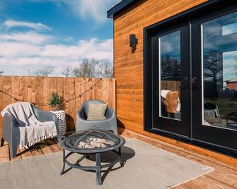 Luxury Tiny Home at the Farm - Botanical Oasis - Cayuga - Balcón