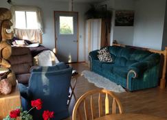 Mountain Ocean View Surrounded by Habitat - Skagway - Living room