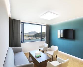 Mokpo Ocean Hotel - Mokpo - Obývací pokoj