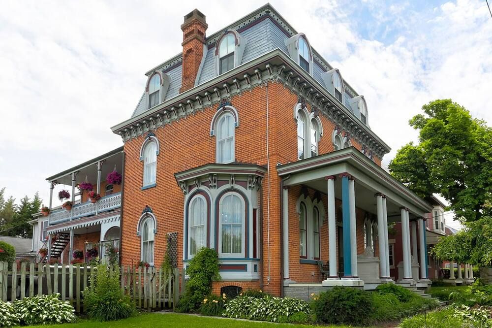Greystone Manor Bed & Breakfast - Bird in Hand - Edificio