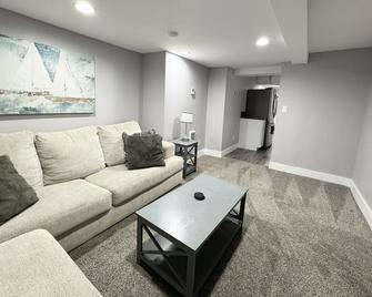 Beautiful Downtown Tacoma Home Unit 2 - Tacoma - Living room
