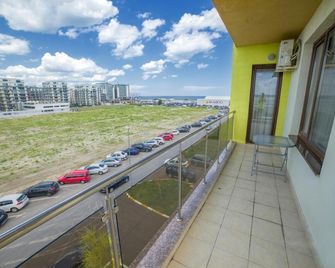 Summerland Sea View Apartment - Mamaia - Balkong