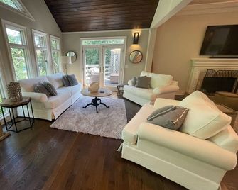 Lake Front Lake Lanier - Buford - Huiskamer