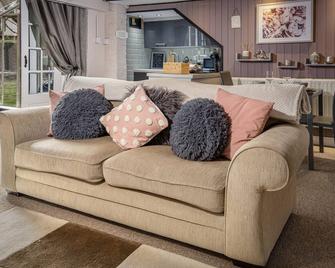 Cottage - Sleeps4 - Petfriendly - Garden - Bybeach - Lytham St. Annes - Living room