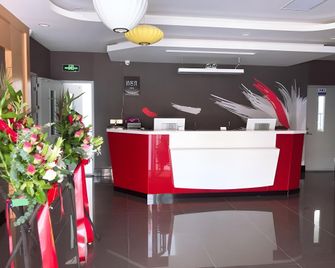 Thank Inn Plus Hotel Shandong Weihai Rongcheng City Chengshan Avenue Rt-mart - Weihai - Recepción