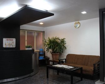 Hotel Sunny Midtown - Mahabaleshwar - Front desk