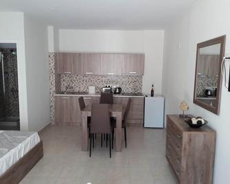 Boronia Hotel Apartments - Larnaca