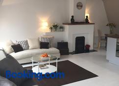 The Tailor's Flat - Rye