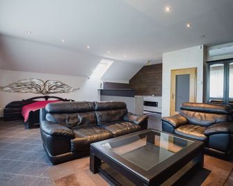 Desiger Studio in the center of Brasov with garden view - Braşov - Wohnzimmer