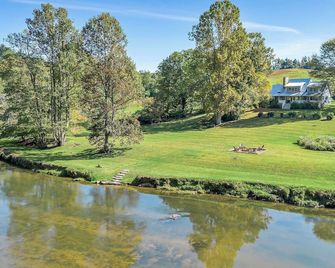 1 Bedroom Cabin Overlooking New River-- Sleeps 4, Dogs Ok, Fire Pit & More - West Jefferson - Outdoor view
