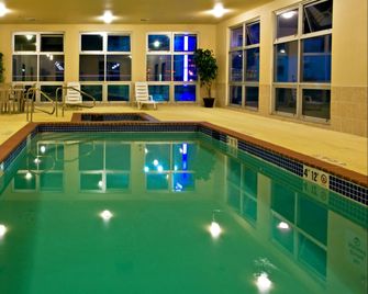 Holiday Inn Express & Suites Shamrock North By IHG - Shamrock - Басейн