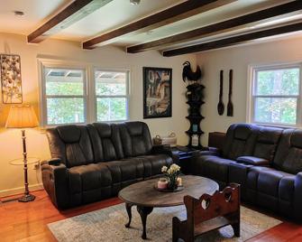 Hidden Gem on Hidden Valley Lane - Linden - Living room
