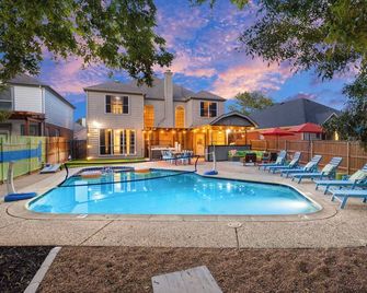 The Painted Paddle Pool Hottub Pickleball Court - Lake Dallas - Piscina