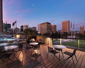 Amora Hotel Adelaide - Adelaide - Pool