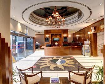 Al Hayat Hotel Apartments - Sharjah - Front desk