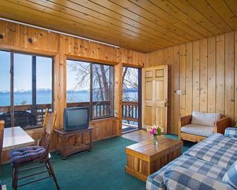 Holiday House - Tahoe Vista - Living room