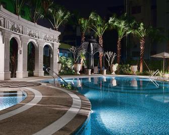 Fullon Hotel Kaohsiung - קאושיונג - בריכה
