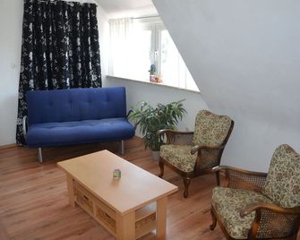 Apartment ~ 110m² in the 1st and 2nd Floor in the Beautiful Main Valley, Large Garden - Karlstadt - Sala de estar