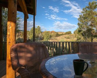 Pine cabin / Drk Sky / Wi-Fi / Dog Ok / Quiet - Torrey - Balcón