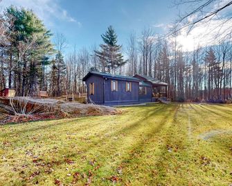 Grizzly Pines - Jay - Building