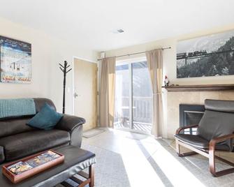 Your Home In The Mountains! - Georgetown - Living room