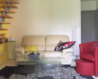 Maison à la Campagne à 2km du Circuit de Bresse - Sagy - Sala de estar