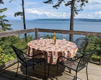 Waterfront retreat with panoramic sea views - Coupeville - Balkón