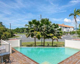 Belle Escapes Waterview Penthouse 404 The Edge - Cairns - Pool