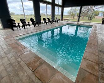 Howard Johnson by Wyndham San Francisco Resort & Conv Center - San Francisco - Piscina