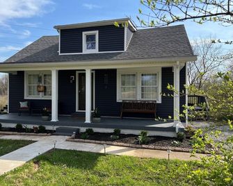 Bourbon Country Cottage - Bardstown - Building