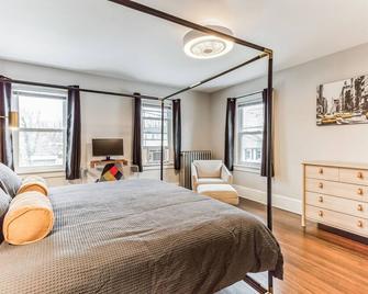 Family Friendly Fun + Easy Walk to Main Street Center - Beacon - Bedroom