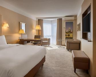 DoubleTree by Hilton Hannover Schweizerhof - Hannover - Habitación