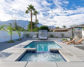 Zen Palm Springs Home with Pool Spa mountain view - Palm Springs - Pool