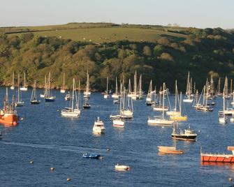 Cottage (2 bedrooms - 3 beds) Polruan Fowey-stunning views over the estuary+sea - Fowey - Beach