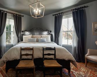 Blacksmith Apartment | Lux Extended Stay in Belmont - Charlottesville - Bedroom