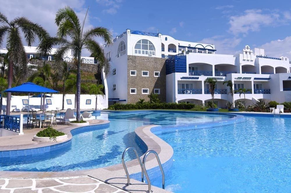 Thunderbird Resorts - Poro Point - San Fernando - Piscina