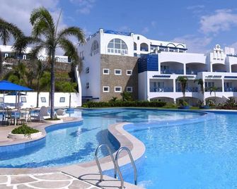 Thunderbird Resorts - Poro Point - San Fernando - Pool