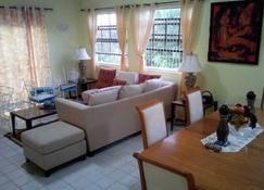 Caye Mange Holiday Home - Gros Islet - Living room