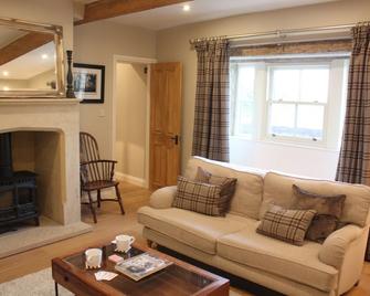 Luxury Boutique Cottage With Hot Tub Set On Yorkshire Moors - Shipley - Living room