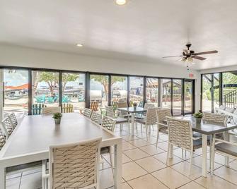 Moon Bay Condo, Paradise Found in Sunny Key Largo, Florida - Key Largo - Restaurant