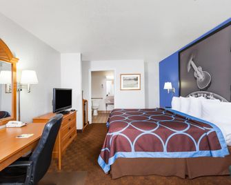 Super 8 by Wyndham Cleburne - Cleburne - Bedroom